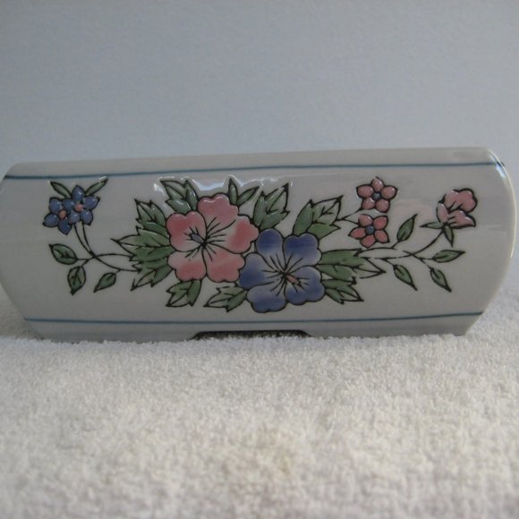 Flowered Chinese dish, Panda stamped on the bottom, Made in China - Picture 1 of 5